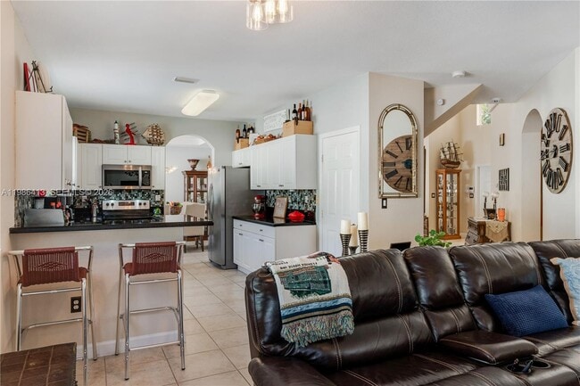 Building Photo - 2126 NE 38th Rd