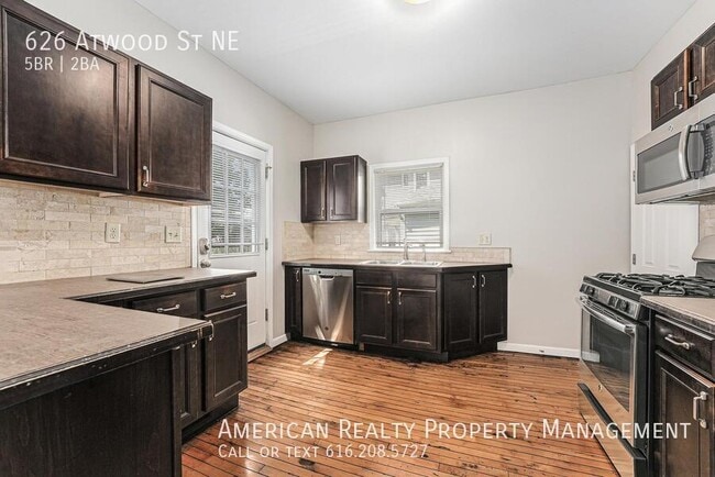 Building Photo - 626 Atwood St NE