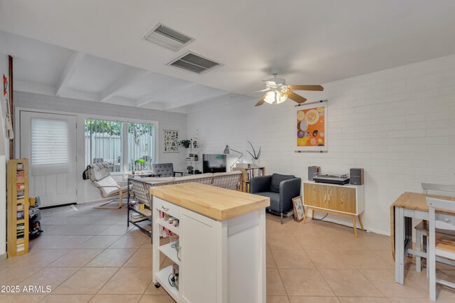 Building Photo - 2021 S Granada Dr
