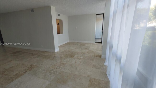 Building Photo - 1000 Parkview Dr
