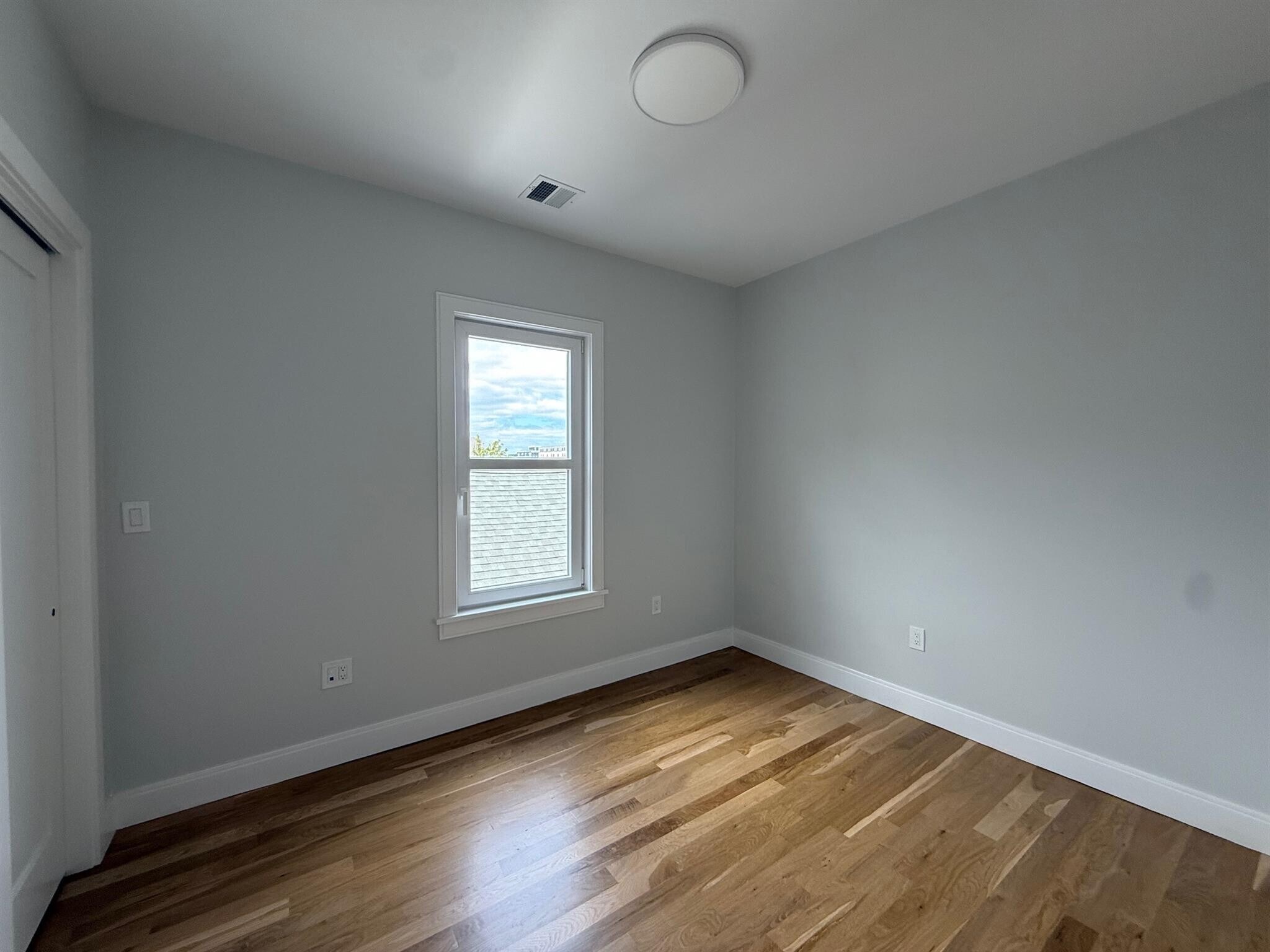 Building Photo - 37 Gore St