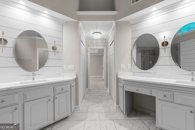 Building Photo - 340 Broadmoor Dr