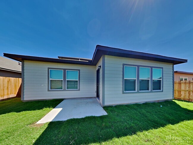 Building Photo - 13551 Paxton Blvd