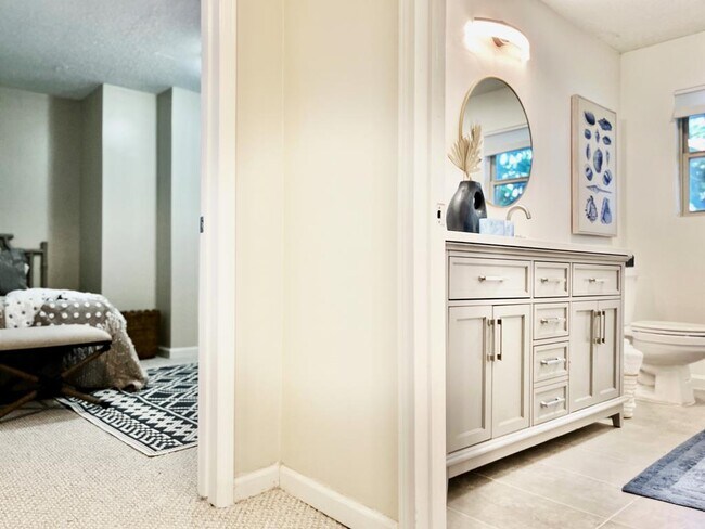 Building Photo - 602 N Shore Dr E