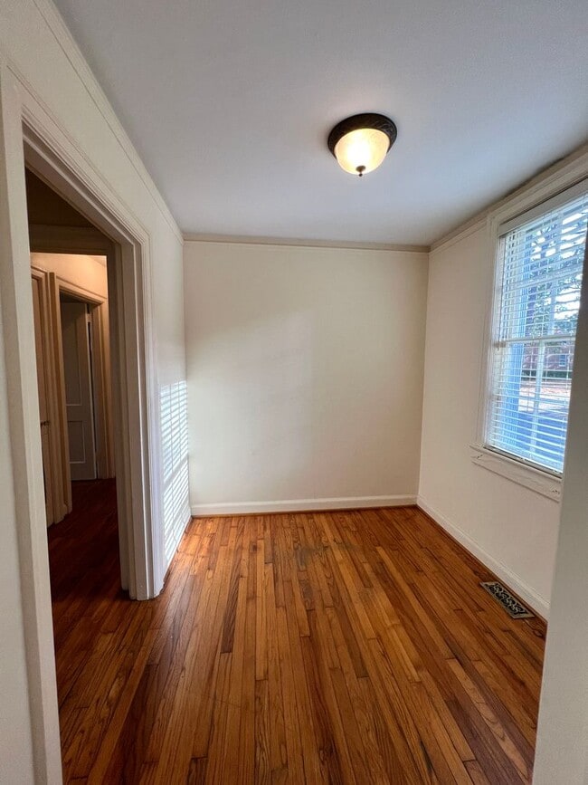 Building Photo - 2940 Oleander Dr