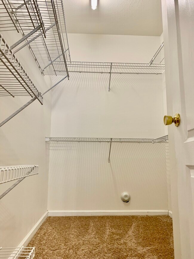 Building Photo - BEAUTIFUL 3 BED/2.5 BATH CONDO, SPACIOUS &...