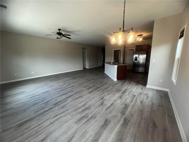 Building Photo - 1053 Sutherland Dr