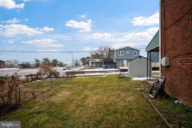 Building Photo - 7911 Bank St