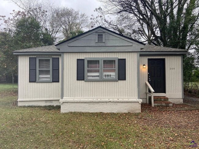 Building Photo - 209 Meadowdale Dr