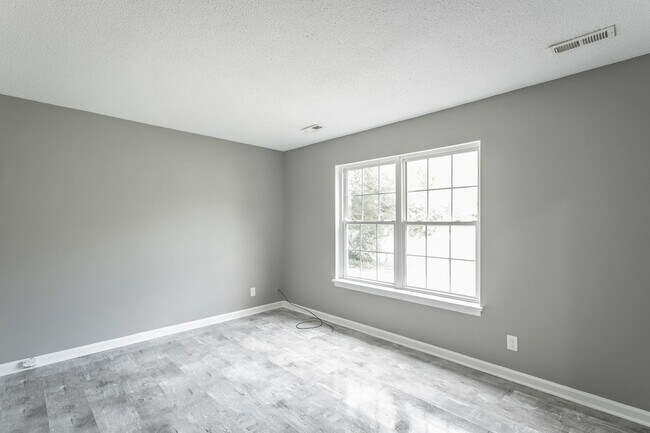 Building Photo - 510 Ely Rd