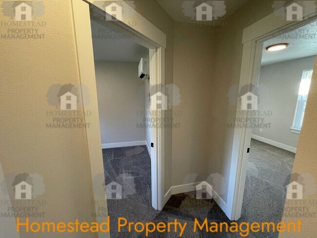 Building Photo - 644