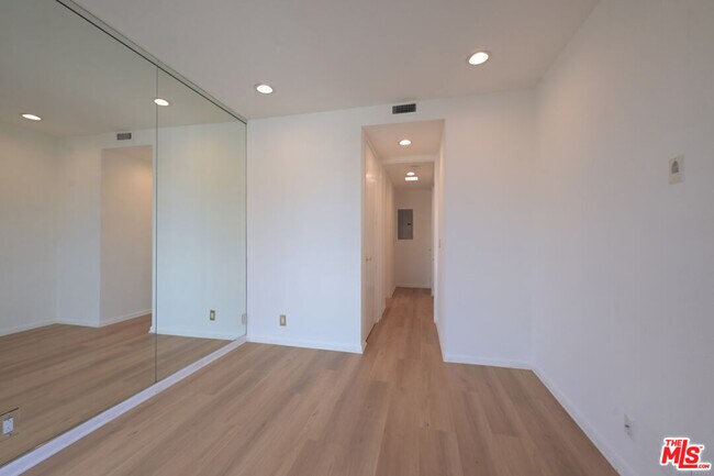 Building Photo - 234 S Gale Dr