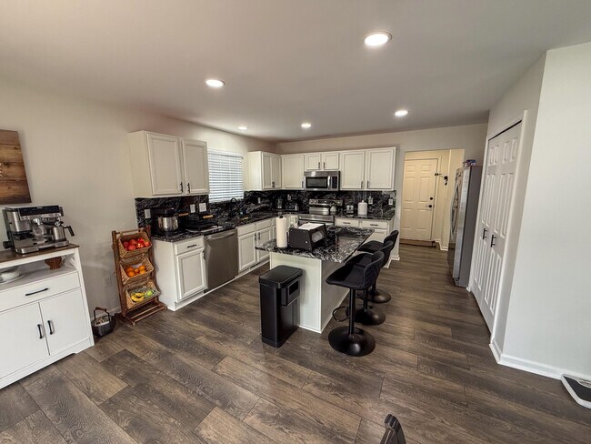 Building Photo - 38619 Watson Cir