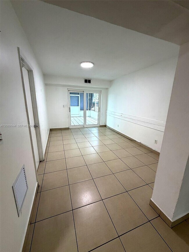 Building Photo - 1255 W 64th Terrace