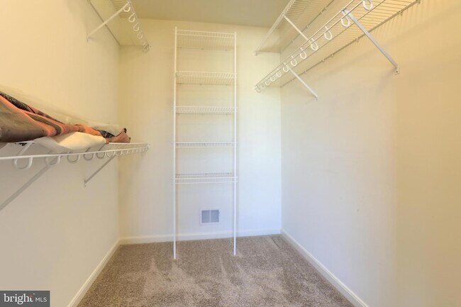 Building Photo - 712 Creekside Dr