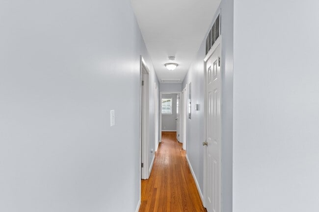 Building Photo - 4-Bed, 2-Bath Home with Fenced Yard in Win...