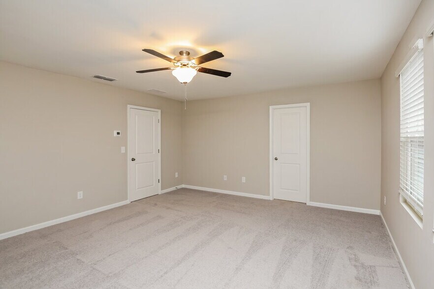 Building Photo - 265 Pond Ct