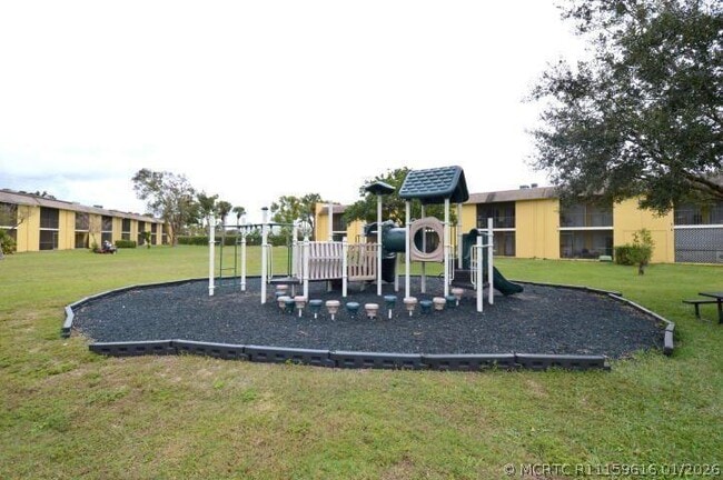 Building Photo - 709 Meadows Cir