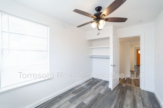 Building Photo - 611 Rochambeau St