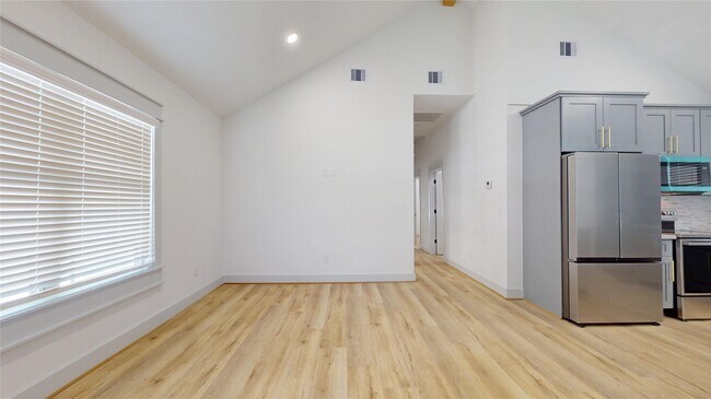 Building Photo - 4305 Rogers St