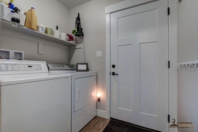 Building Photo - Spacious Family Home in Parowan