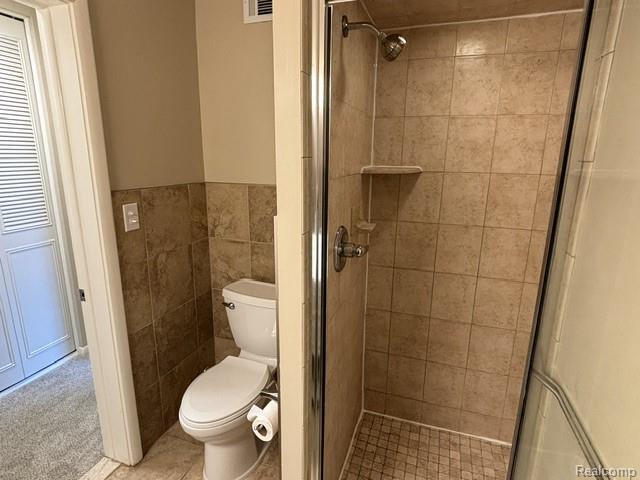Building Photo - 433 Fox Hills Dr S