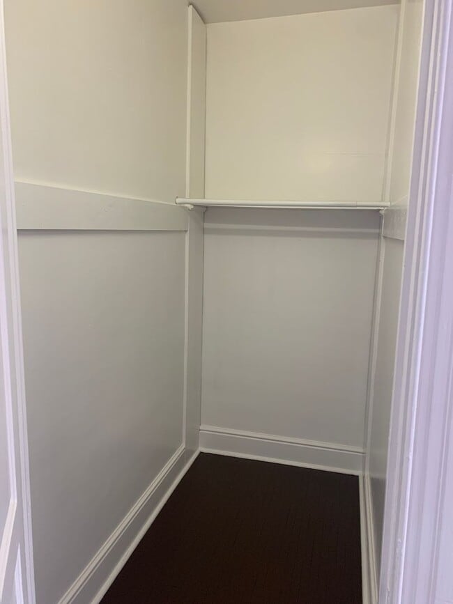 Building Photo - Downtown 1 Bedroom 2nd Floor-York City SD