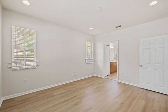 Building Photo - 8401 SW 25th Ct