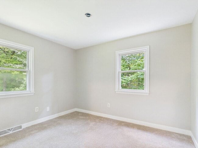 Building Photo - 3041 Clintwood Rd