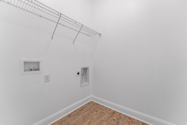 Building Photo - 27320 Lashay Dr