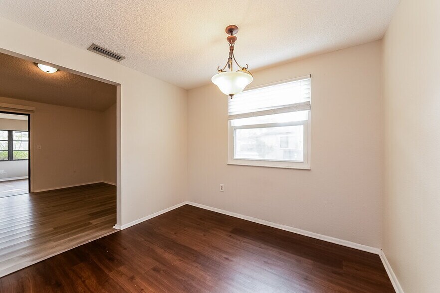 Building Photo - 6205 37th Ave W