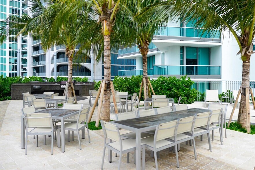 Building Photo - 900 Biscayne Blvd