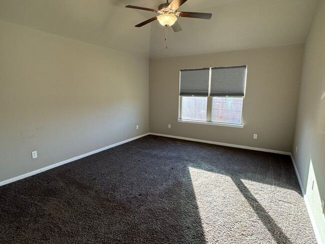 Building Photo - 163 Emery Oak Way