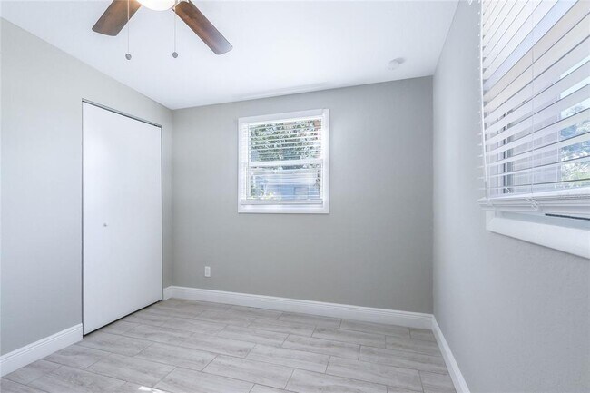 Building Photo - 1325 Windsor Way