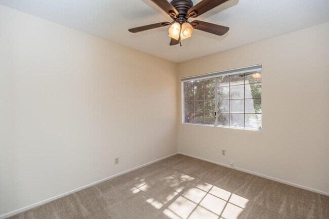 Building Photo - Modern Comfort Meets Tranquil Living in Newbury Park