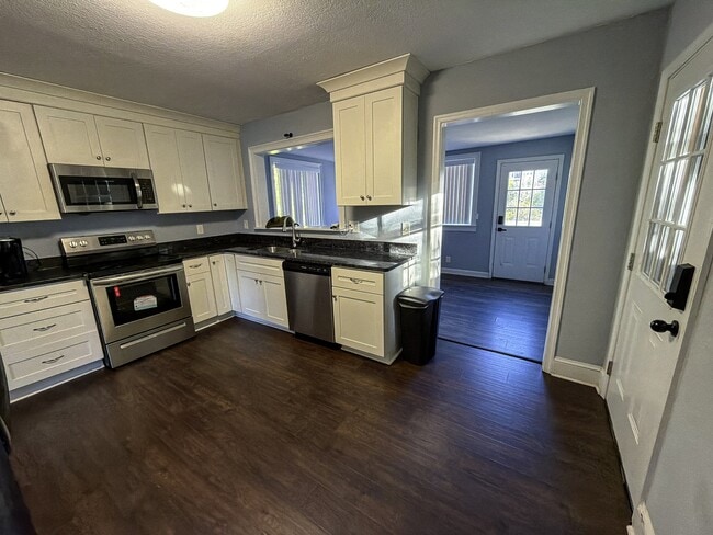 Building Photo - 25 W Sunset Rd