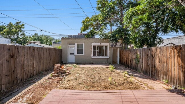 Building Photo - Unique 2 Bed, 1 Bath Home in the Lincoln P...