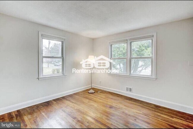 Primary Photo - 3219 Taylor Ave