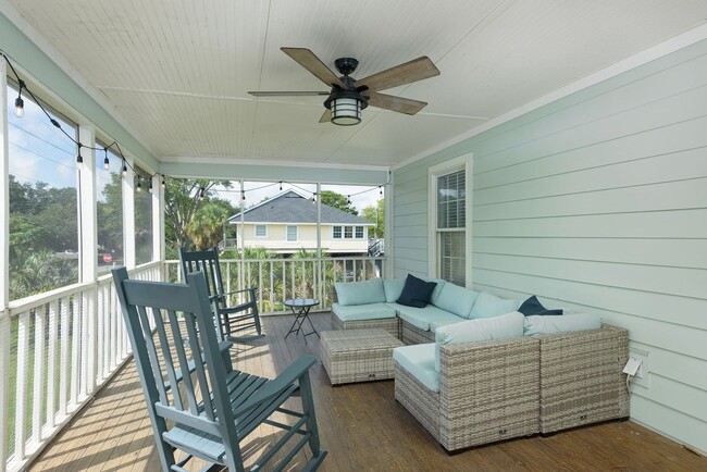 Building Photo - Sullivan's Island Charmer-Fully Furnished