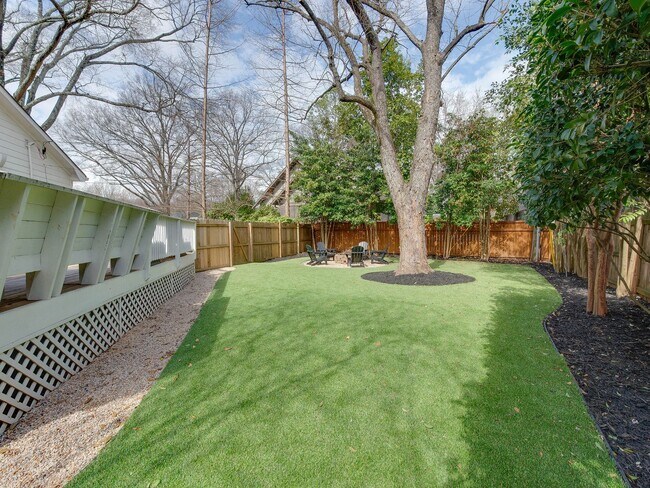 Building Photo - 3221 Sunset Dr