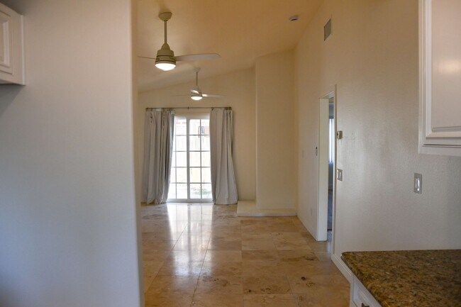 Building Photo - Parker (316)