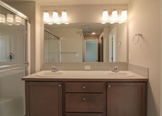 Building Photo - 3 Bedroom, 2 Bath Home in Kennewick