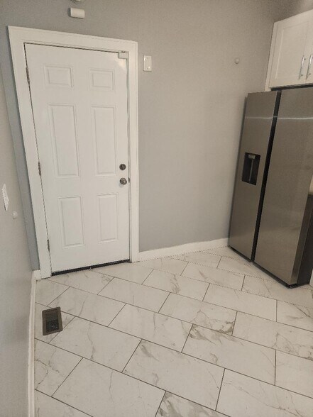 Building Photo - 4846 W Haddon Ave