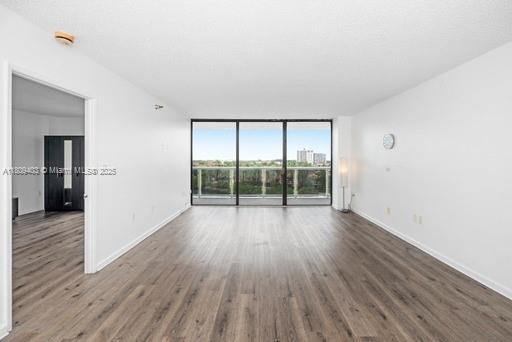 Building Photo - 20505 E Country Club Dr