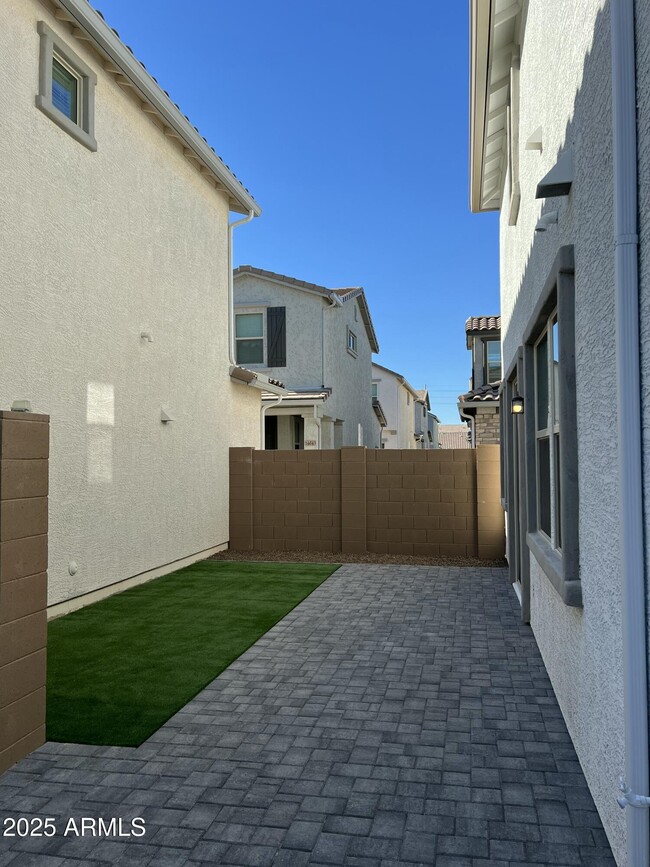 Building Photo - 14633 W Sand Hills Rd