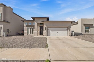 Building Photo - 925 Louisiana Downs Ave