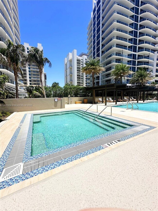 Building Photo - 3100 N Ocean Dr