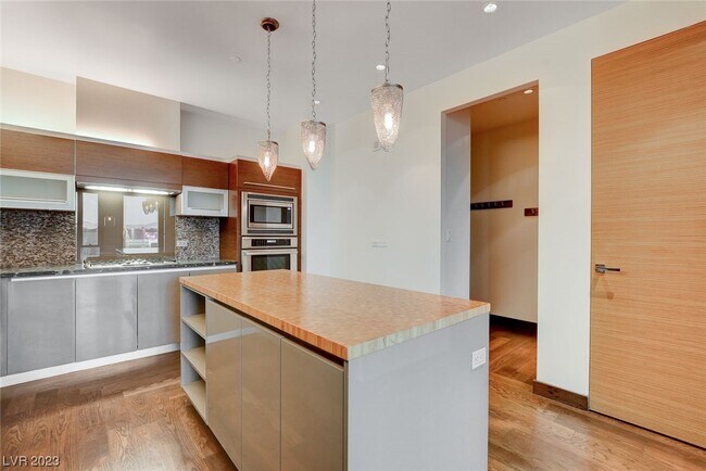 Building Photo - 3750 Las Vegas Blvd S