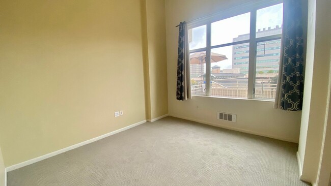 Building Photo - Upgraded Corner Unit with a Spacious Attac...