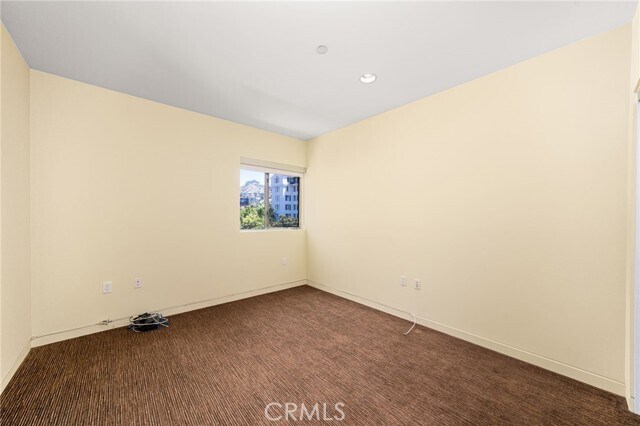 Building Photo - 1351 Havenhurst Dr